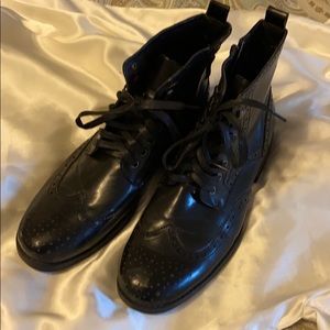 Men’s lace up boots.